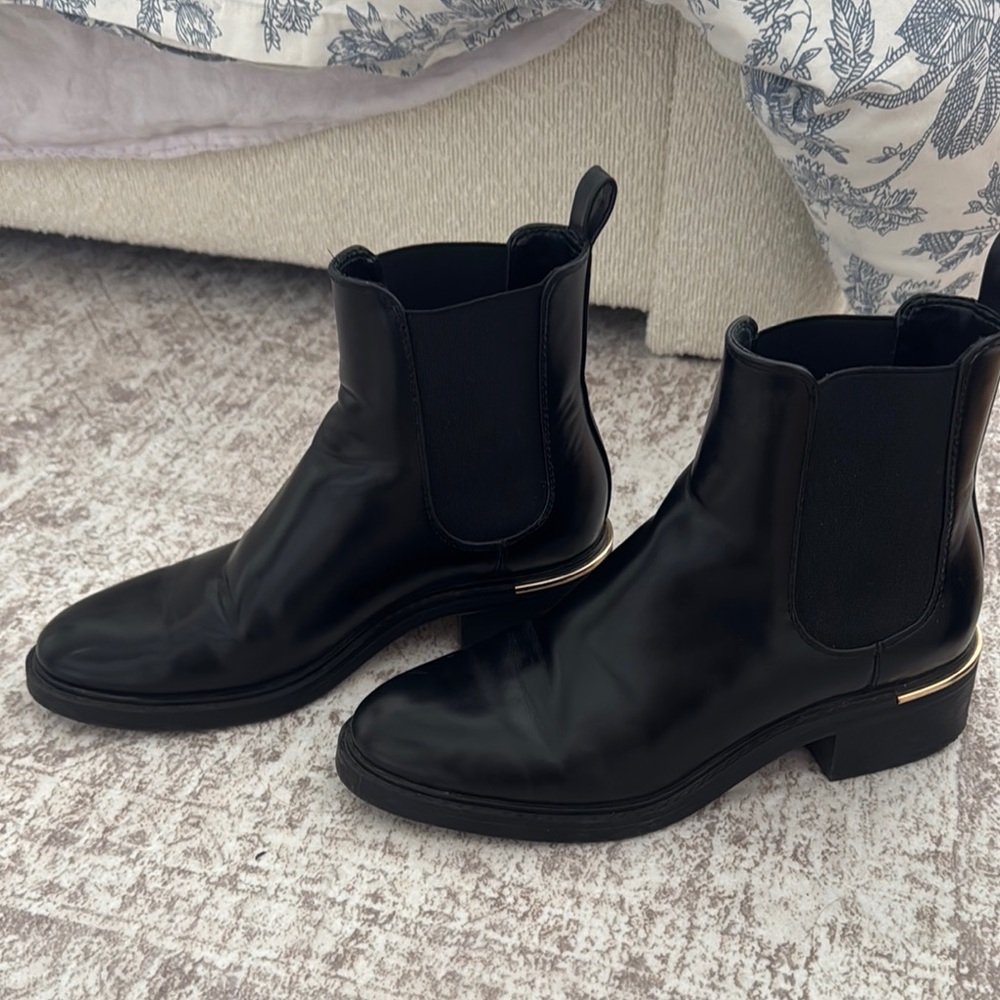 Zara Black Chelsea Boots Sleek Design Elastic Panels